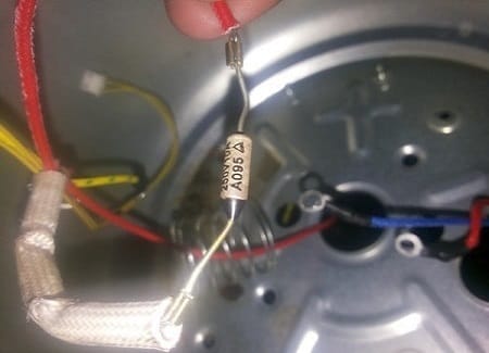 Recherche et remplacement d'un fusible thermique Recherche et remplacement d'un fusible thermique