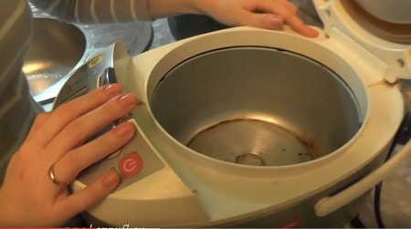 nettoyer le fond du multicuiseur