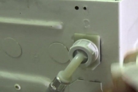 Recherche-la-cause-des-fuites-d'eau-de-la-machine à laver