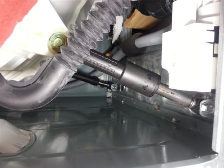 démontage de l'amortisseur de la machine à laver