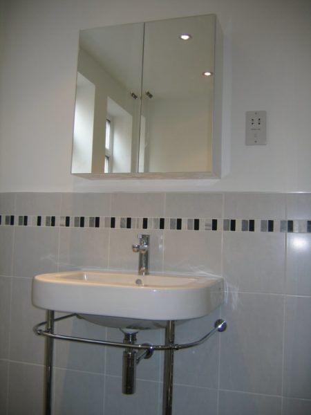 prise dans la salle de bain