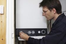 Nous remplissons le système de chauffage avec de l'eau