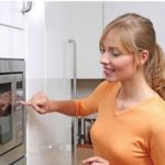 Comment fonctionne un four à micro-ondes